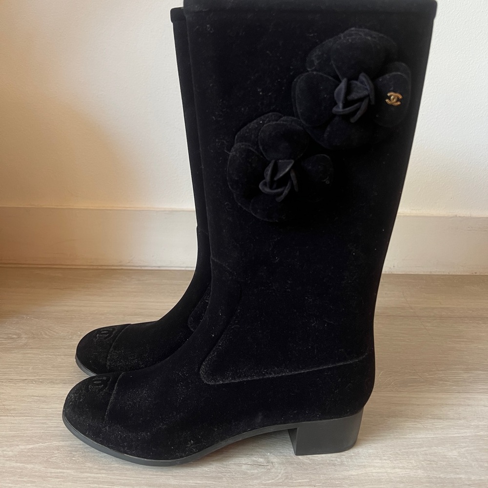 Chanel Black Camelia Rain Boots - Picture 2 of 5